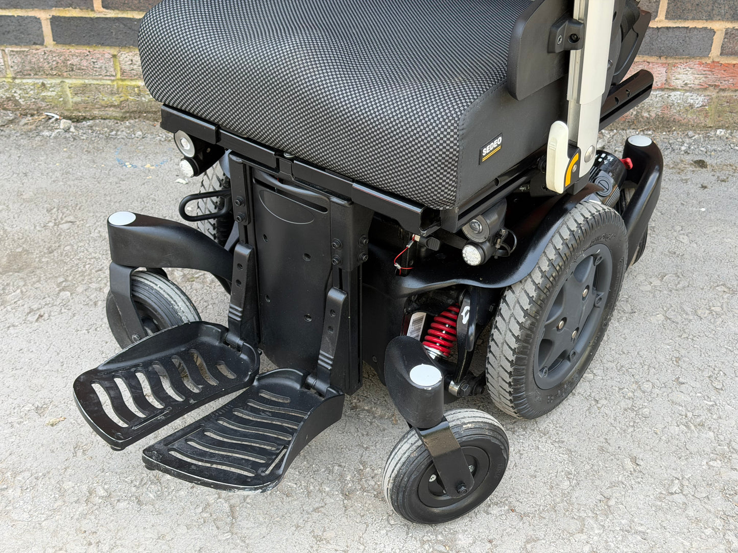 Quickie Q500M Electric Wheelchair Powerchair Rising Tilt Sedeo Pro