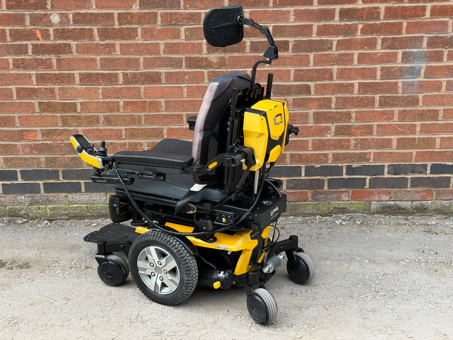 Pride Quantum Edge 2.0 I-Level Riser Recline Tilt Electric Footplate Electric Wheelchair Powerchair
