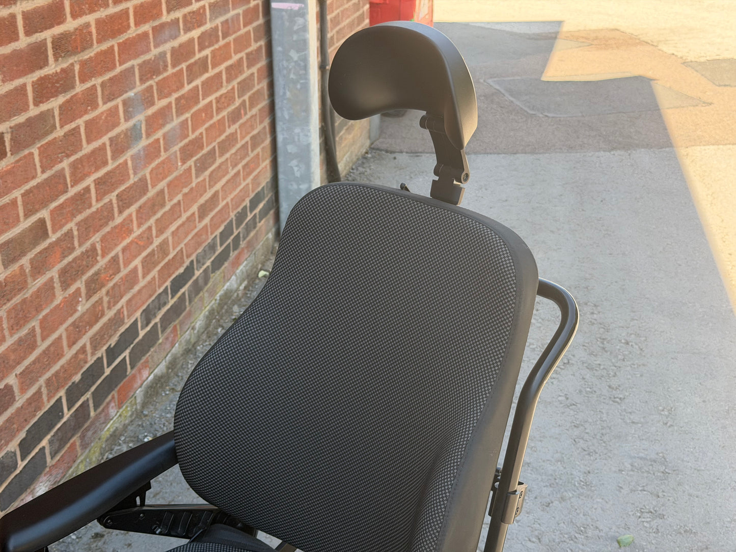 Quickie Q300M Mini Sedeo Pro Rising Tilt Electric Wheelchair Powerchair Electric Recline Legs
