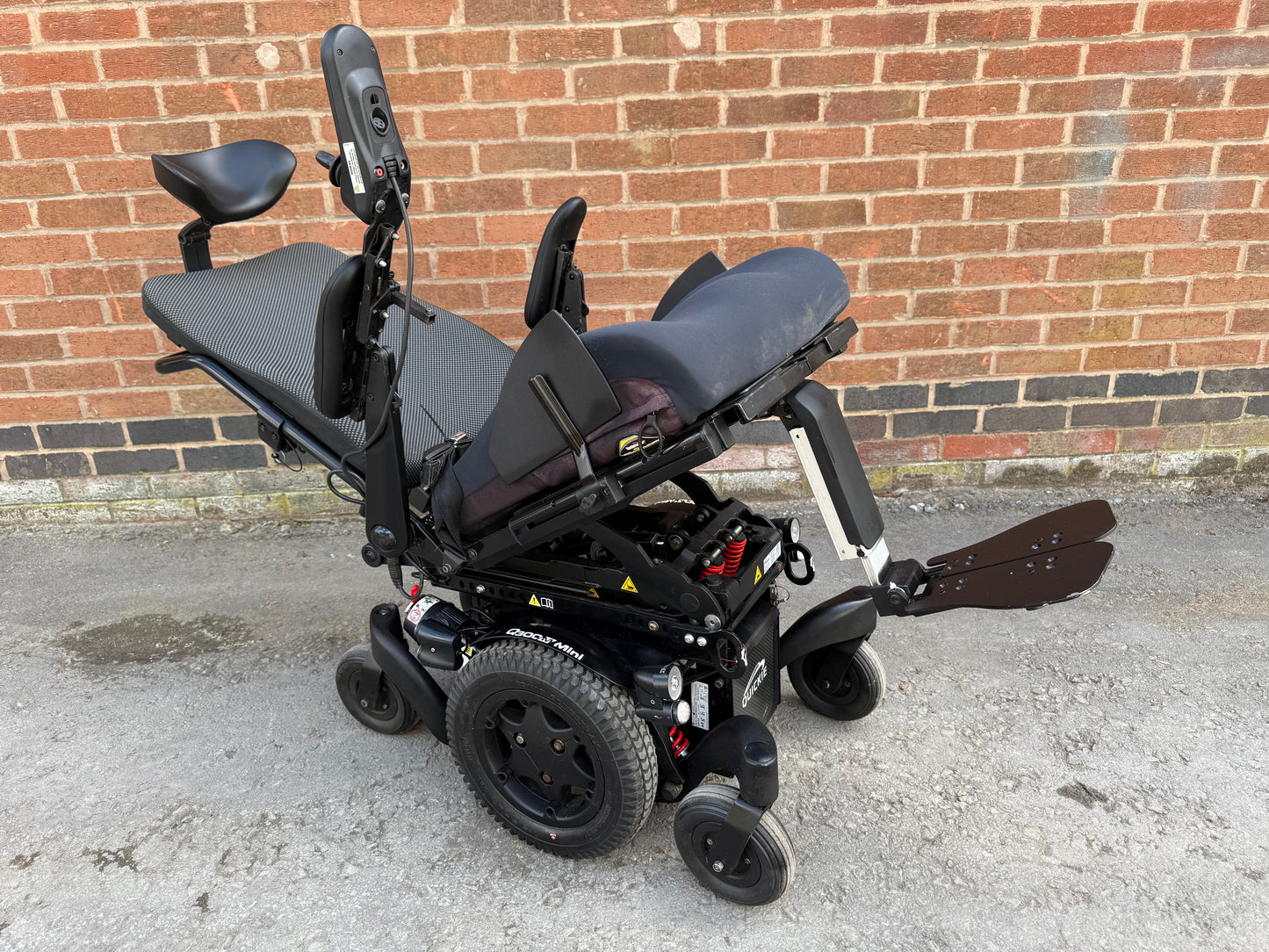 QUICKIE Q300M MINI USED SECOND HAND ELECTRIC RECLINE TILT MOBILITY POWERCHAIR WHEELCHAIR