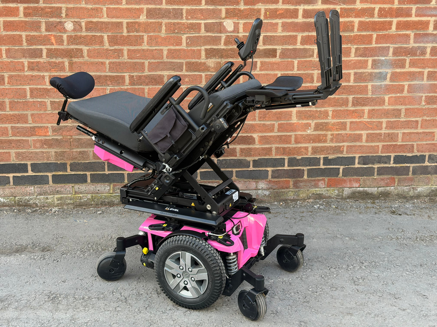 Pride Quantum Edge 2.0 I-Level Riser Recline Tilt Footplate Electric Wheelchair Powerchair