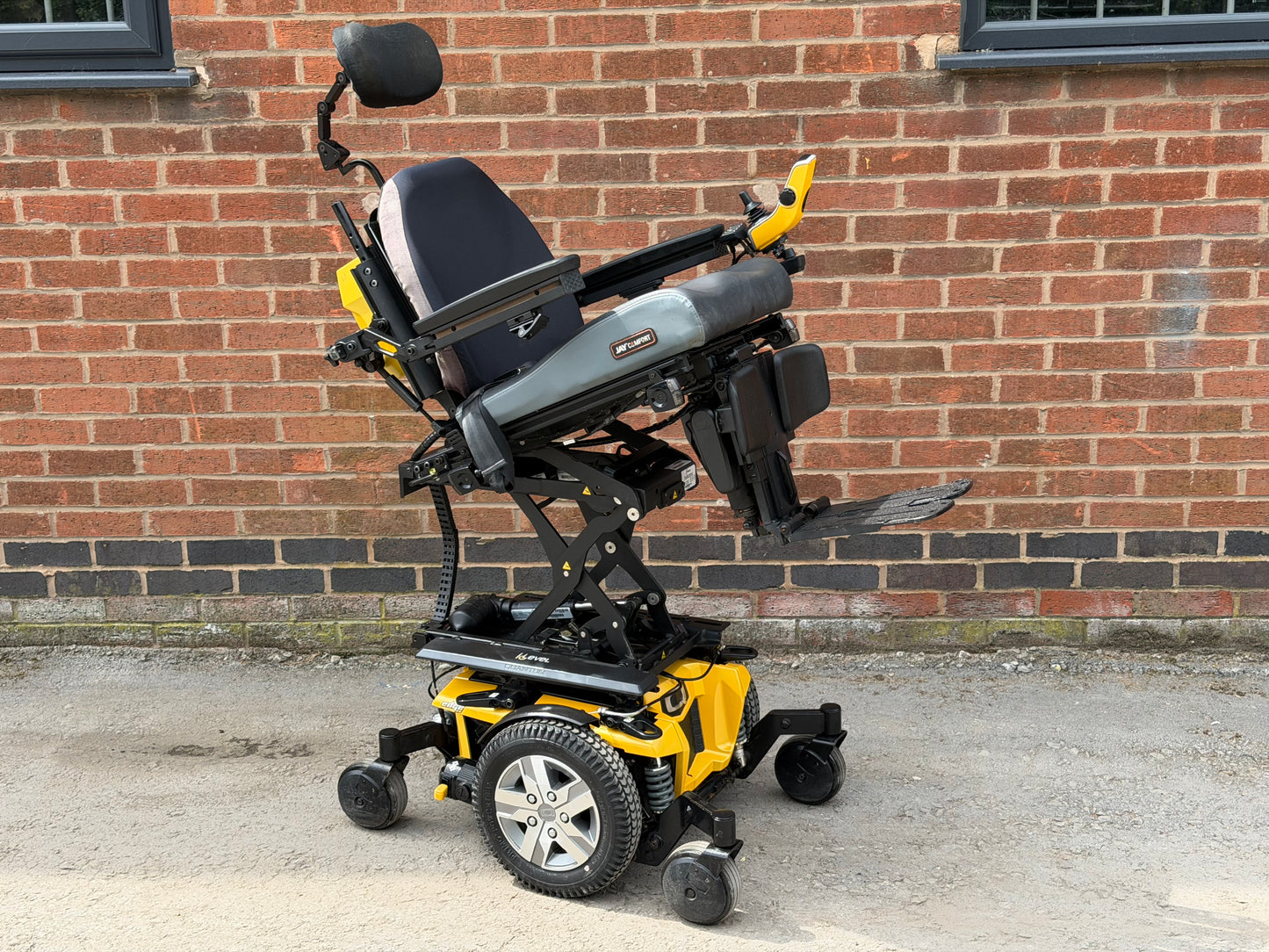 Pride Quantum Edge 2.0 I-Level Riser Recline Tilt Electric Footplate Electric Wheelchair Powerchair