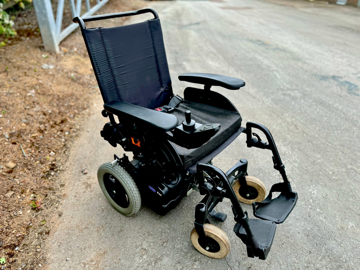 INVACAERE FOX USED SECOND HAND ELECTRIC WHEELCHAIR POWERCHAIR TRANSPORTABLE PORTABLE TRAVEL