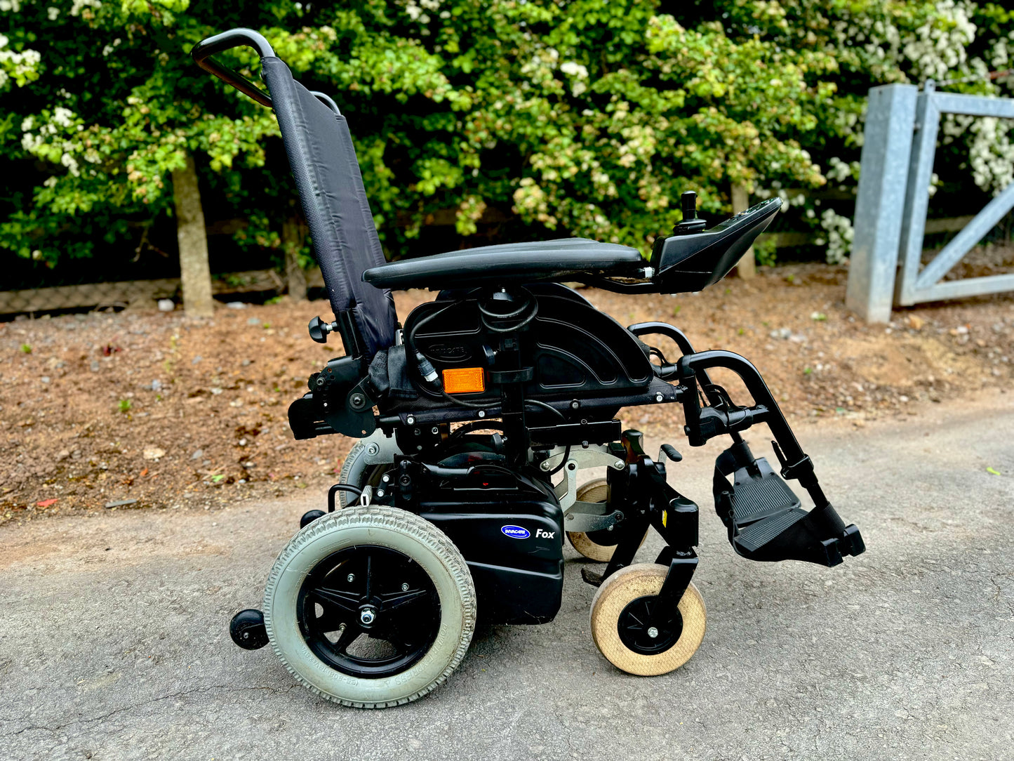 INVACAERE FOX USED SECOND HAND ELECTRIC WHEELCHAIR POWERCHAIR TRANSPORTABLE PORTABLE TRAVEL