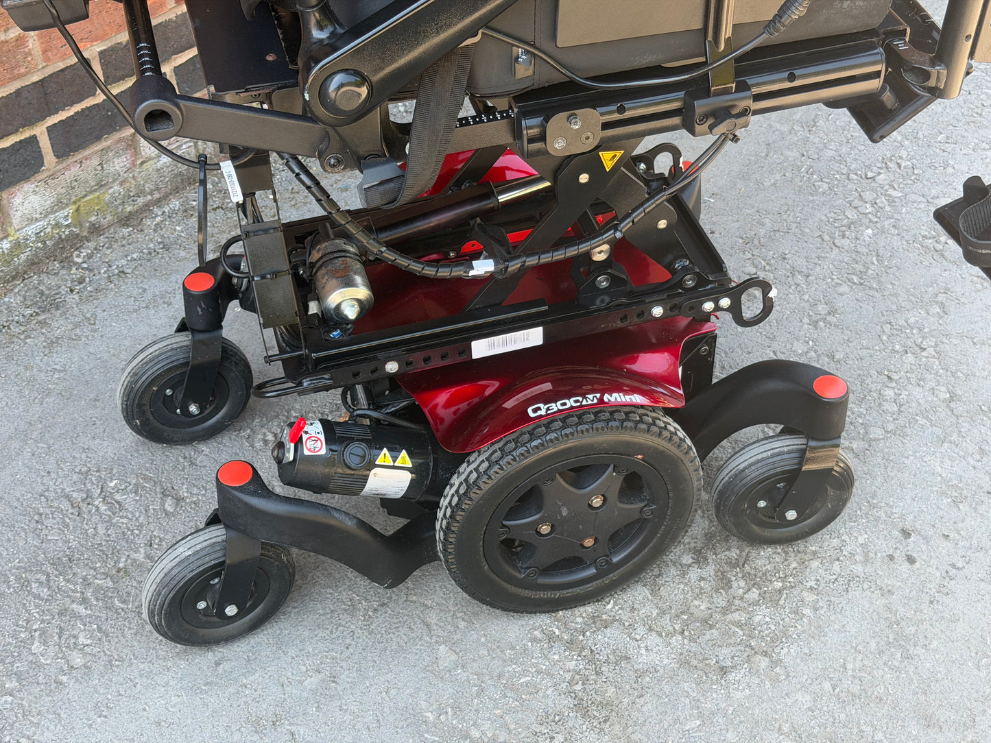Quickie Q300M Mini Sedeo Pro Rising Tilt Electric Wheelchair Powerchair Electric Recline Legs