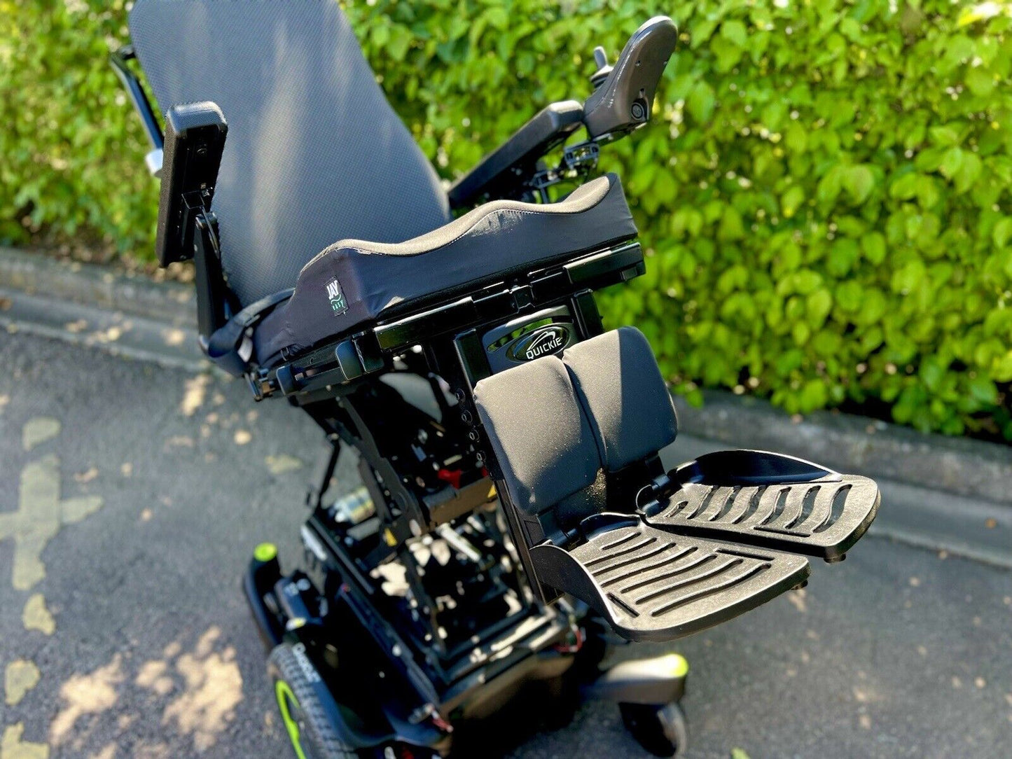 QUICKIE Q400M MINI USED SECOND HAND ELECTRIC RISE TILT MOBILITY POWERCHAIR WHEELCHAIR