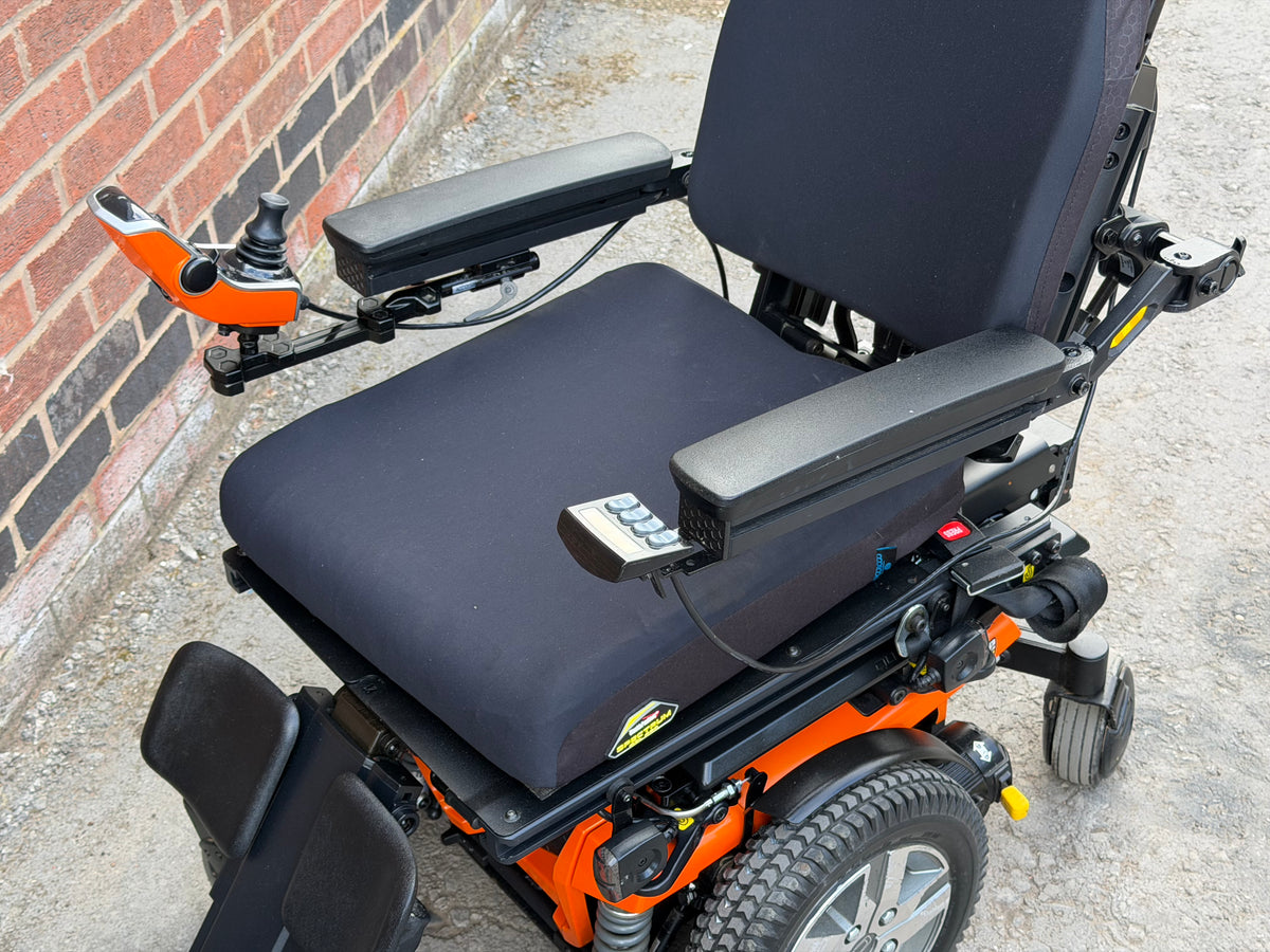 Pride Quantum Edge 2.0 I-Level Riser Recline Tilt Footplate Electric Wheelchair Powerchair