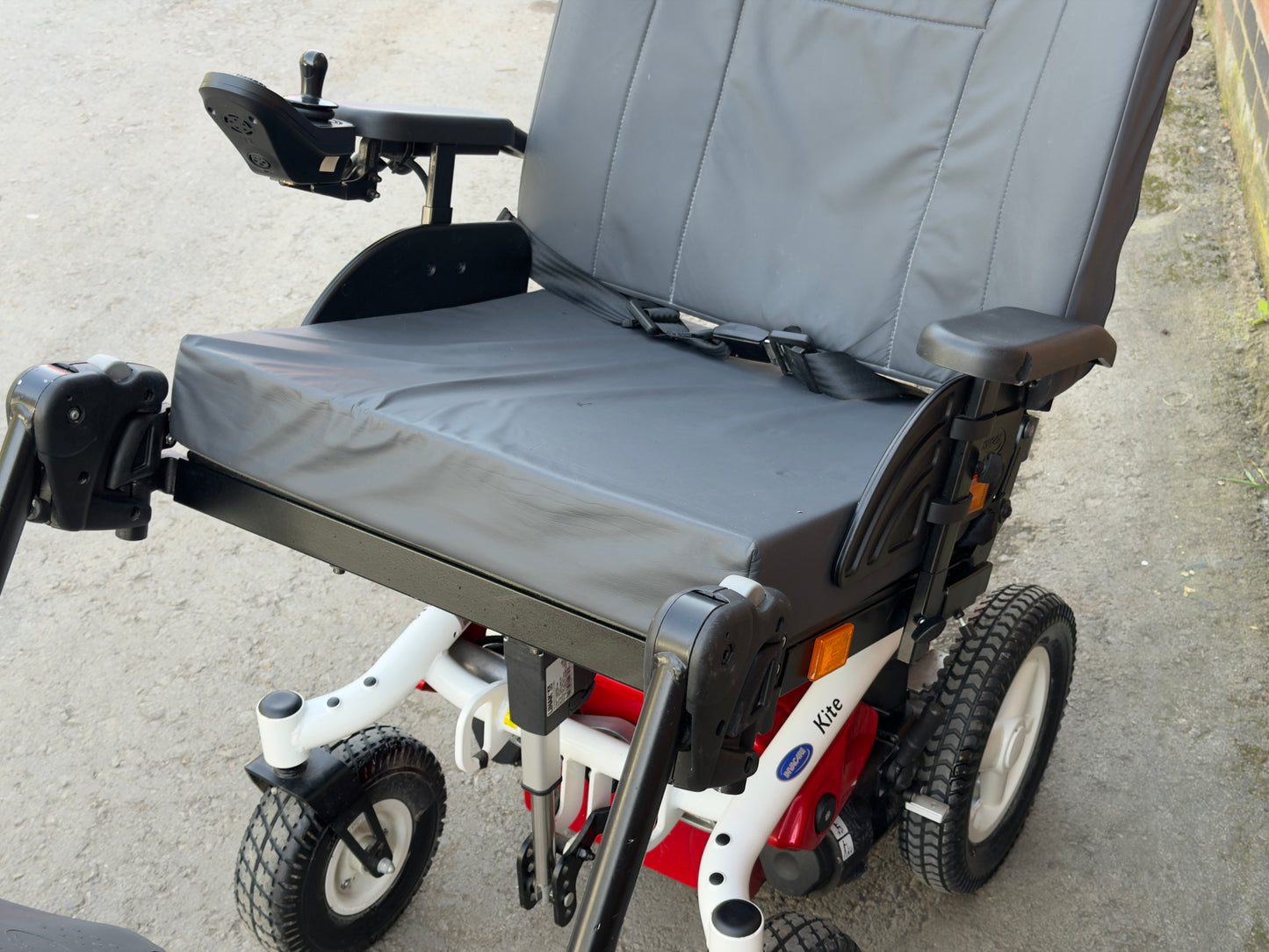 Invacare Kite Bariatric Electric Wheelchair Tilt Recline Powerchair