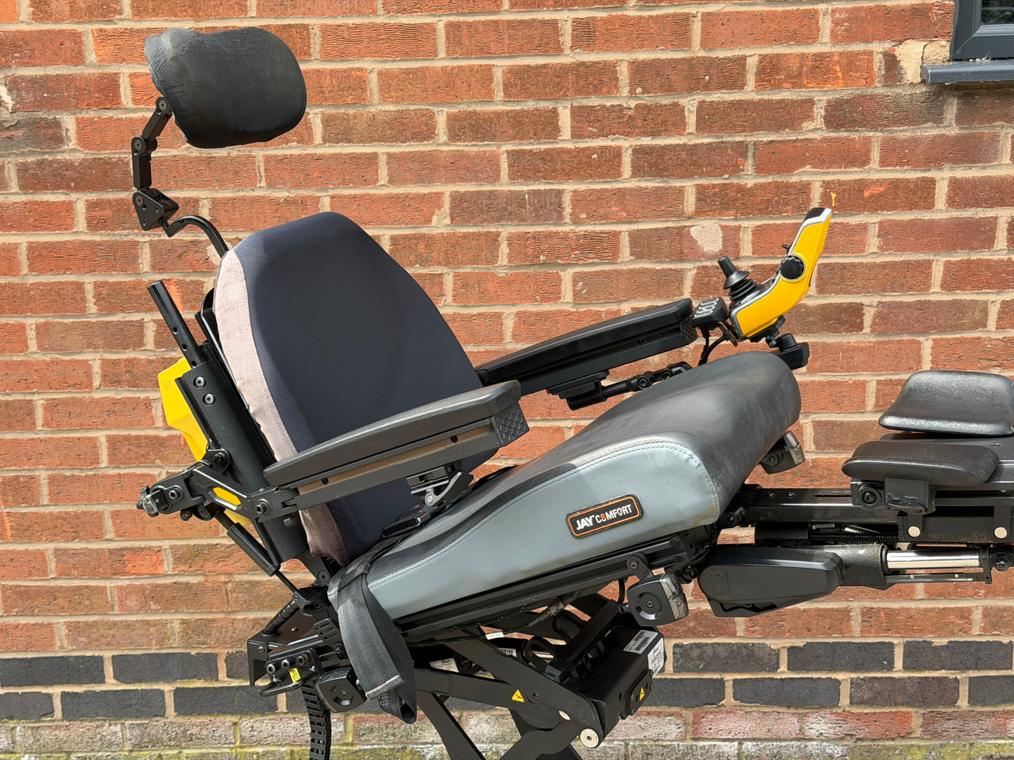 Pride Quantum Edge 2.0 I-Level Riser Recline Tilt Electric Footplate Electric Wheelchair Powerchair
