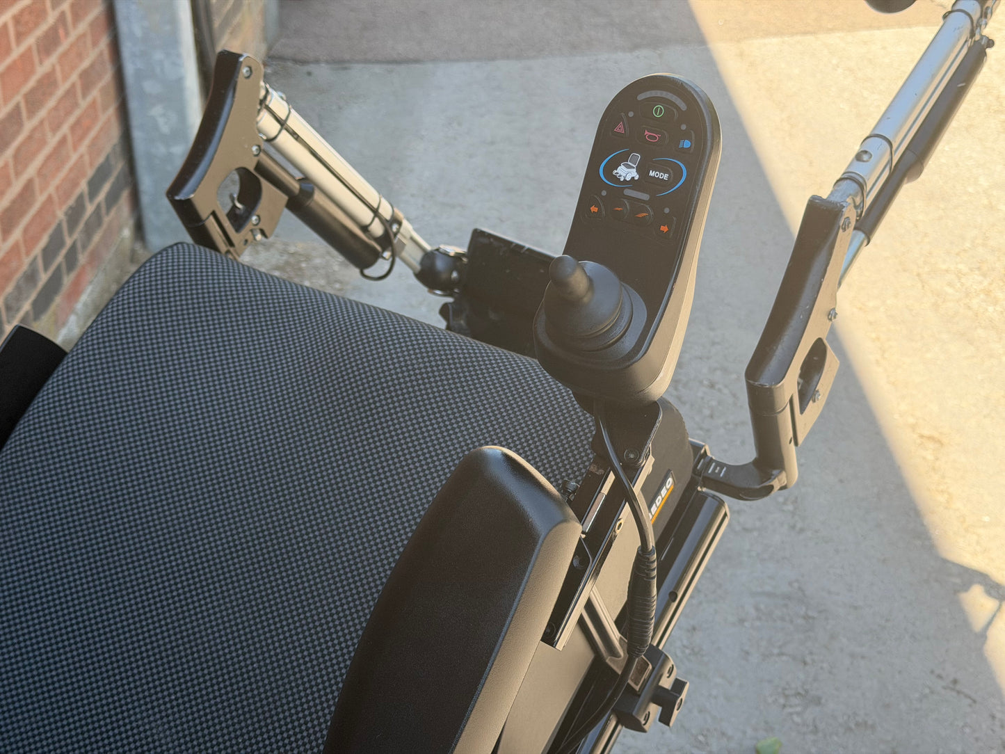 Quickie Q300M Mini Sedeo Pro Rising Tilt Electric Wheelchair Powerchair Electric Recline Legs
