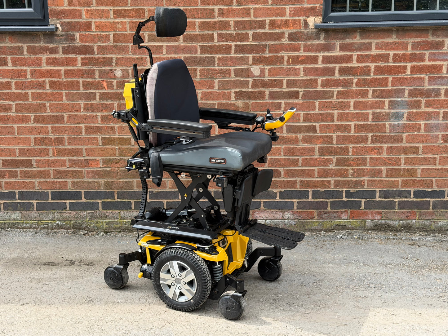 Pride Quantum Edge 2.0 I-Level Riser Recline Tilt Electric Footplate Electric Wheelchair Powerchair