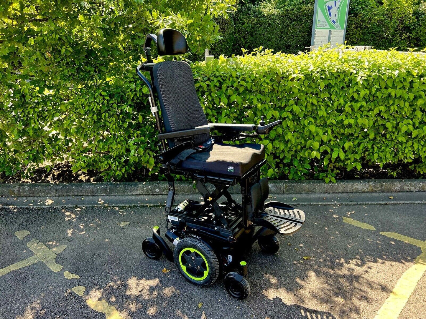 QUICKIE Q400M MINI USED SECOND HAND ELECTRIC RISE TILT MOBILITY POWERCHAIR WHEELCHAIR