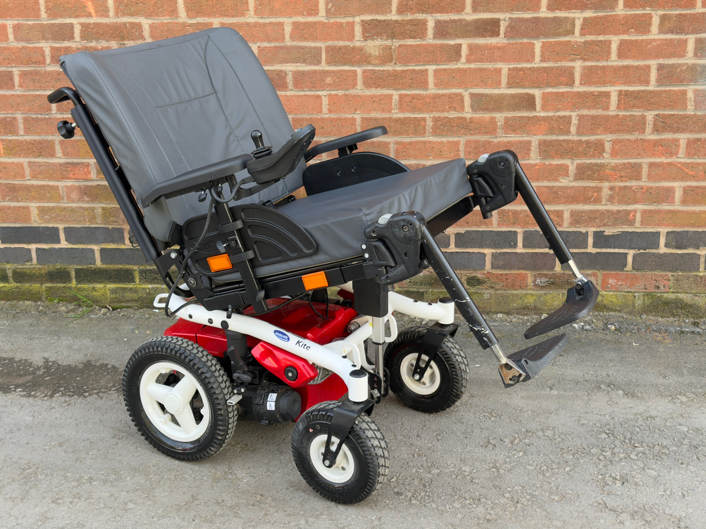 Invacare Kite Bariatric Electric Wheelchair Tilt Recline Powerchair