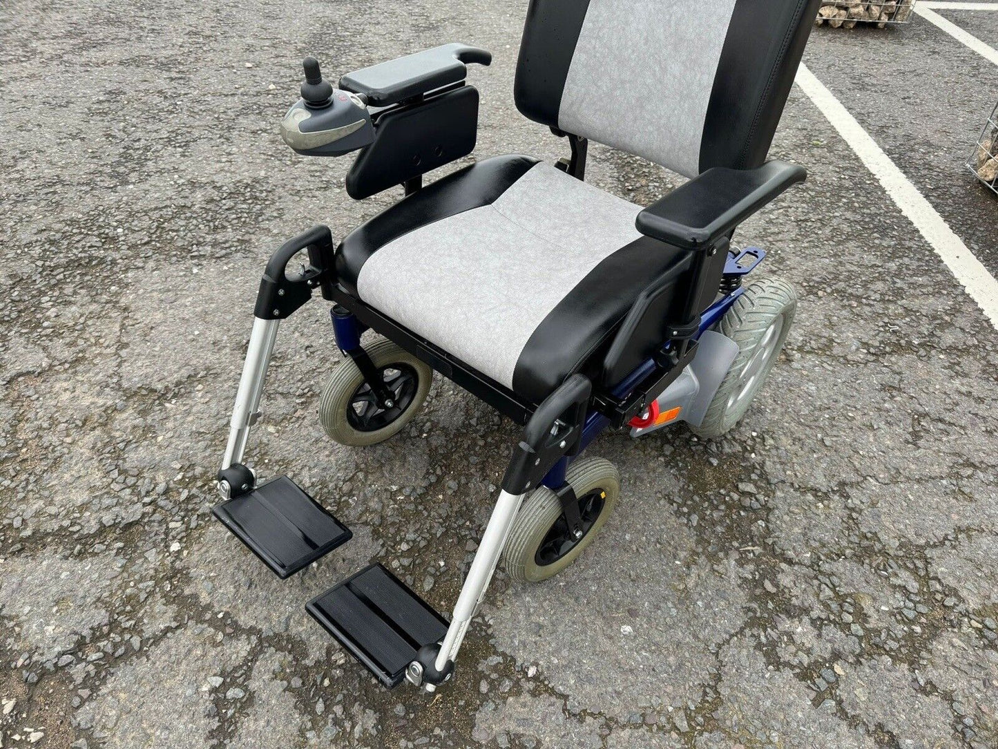 HANDICARE PUMA 4MPH RWD USED SECOND HAND ELECTRIC WHEELCHAIR POWERCHAIR