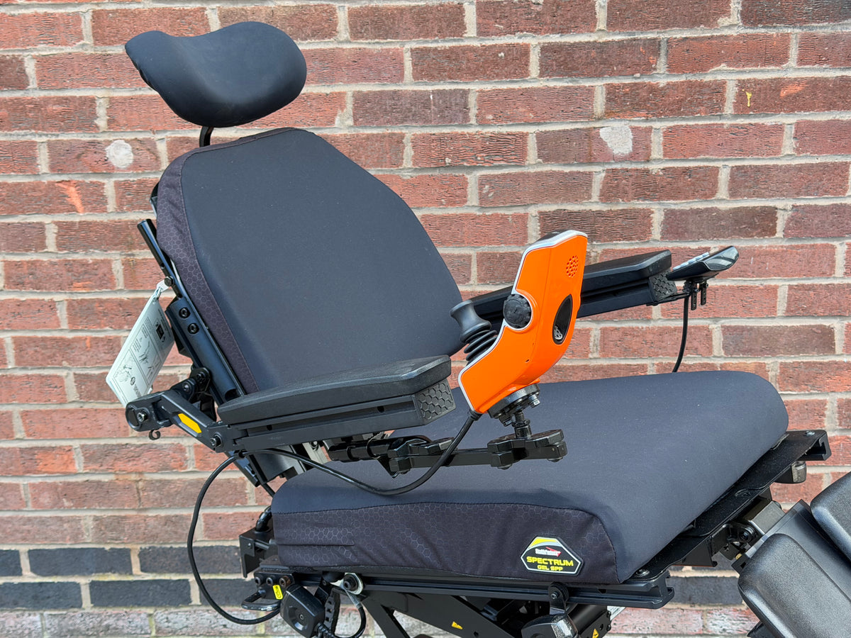 Pride Quantum Edge 2.0 I-Level Riser Recline Tilt Footplate Electric Wheelchair Powerchair