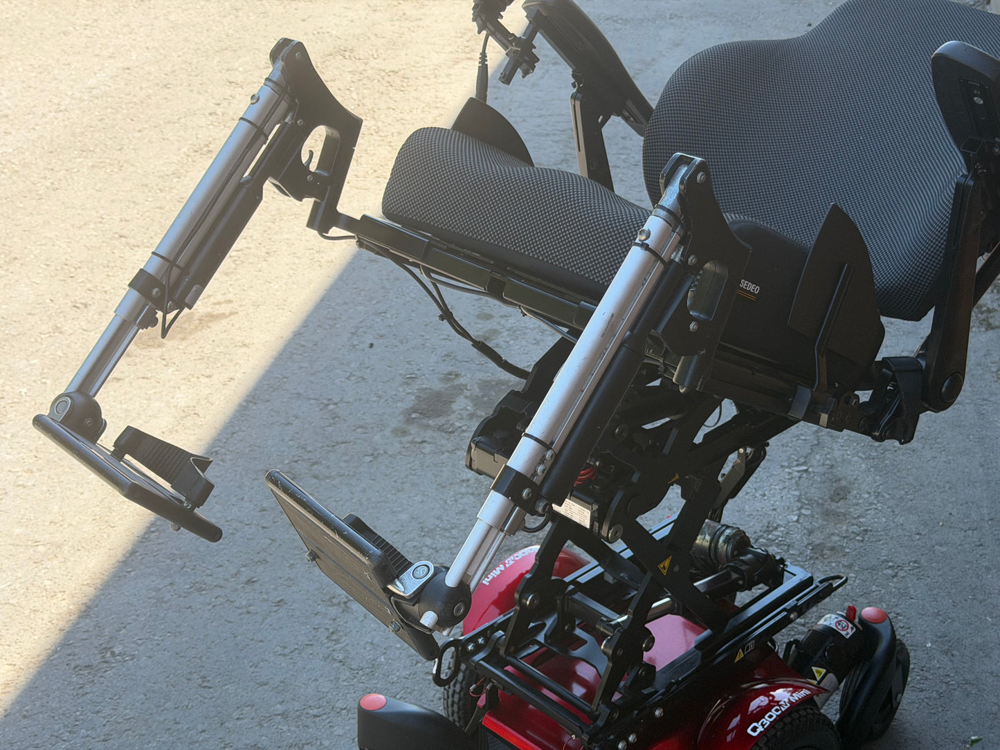 Quickie Q300M Mini Sedeo Pro Rising Tilt Electric Wheelchair Powerchair Electric Recline Legs