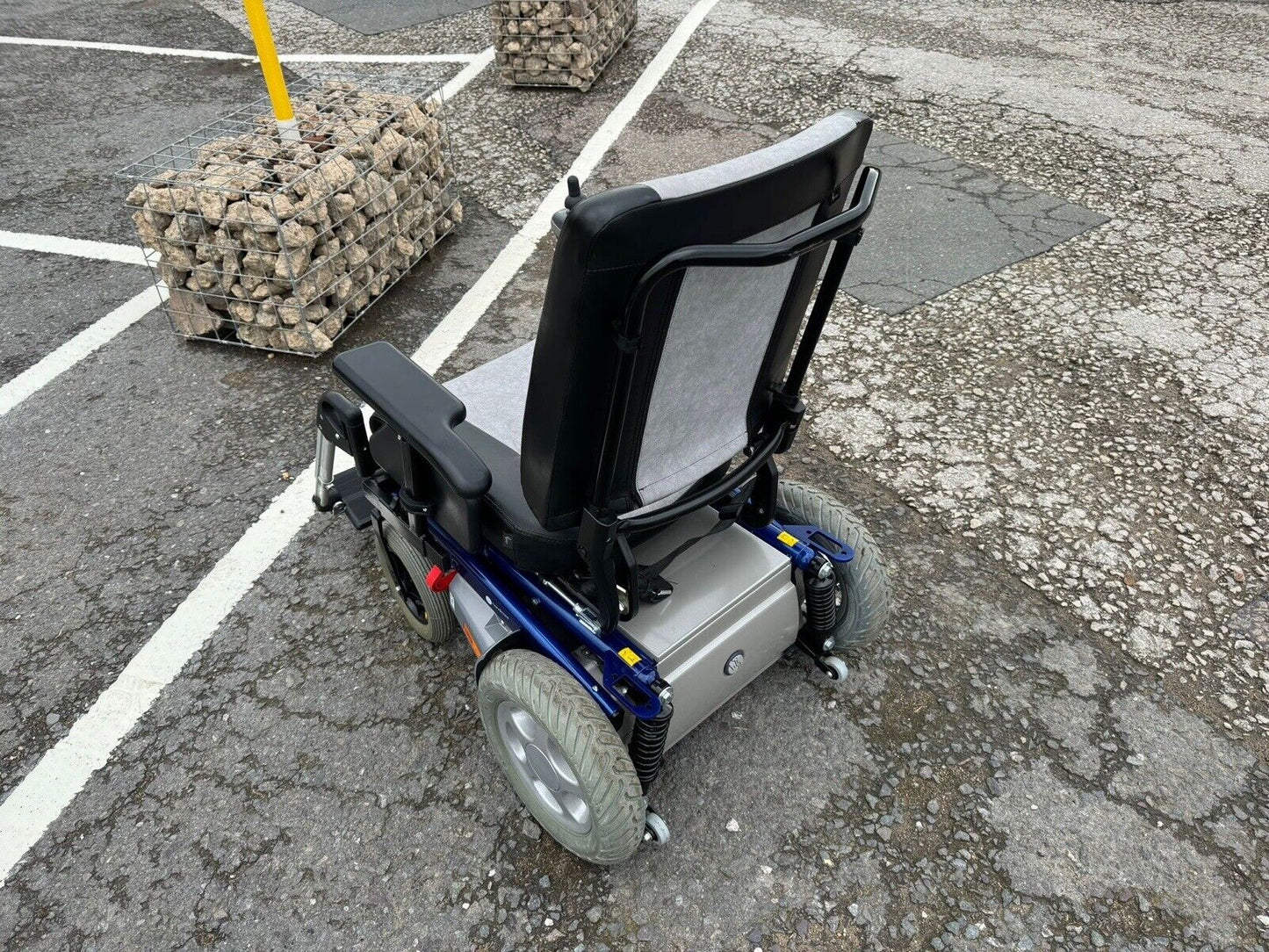 HANDICARE PUMA 4MPH RWD USED SECOND HAND ELECTRIC WHEELCHAIR POWERCHAIR