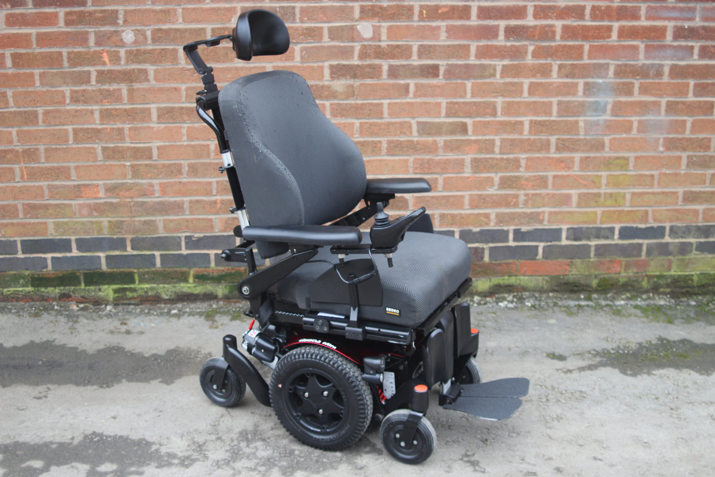 QUICKIE Q300M MINI USED SECOND HAND ELECTRIC RISE TILT MOBILITY POWERCHAIR WHEELCHAIR