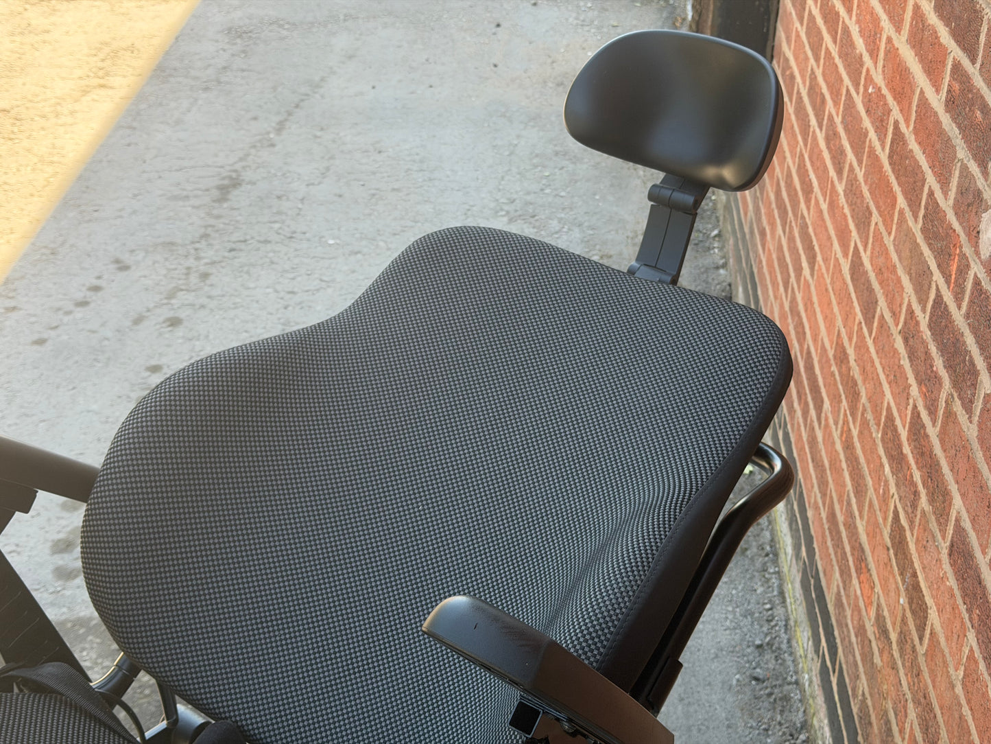 Quickie Q300M Mini Sedeo Pro Rising Tilt Electric Wheelchair Powerchair Electric Recline Legs