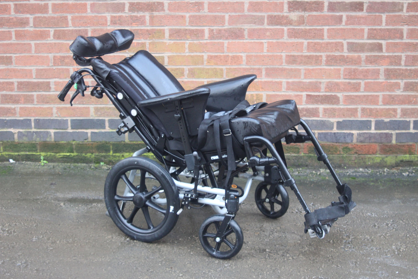 Invacare Rea Azalea Tilt In Space Wheelchair Attendant Control Wheelchair