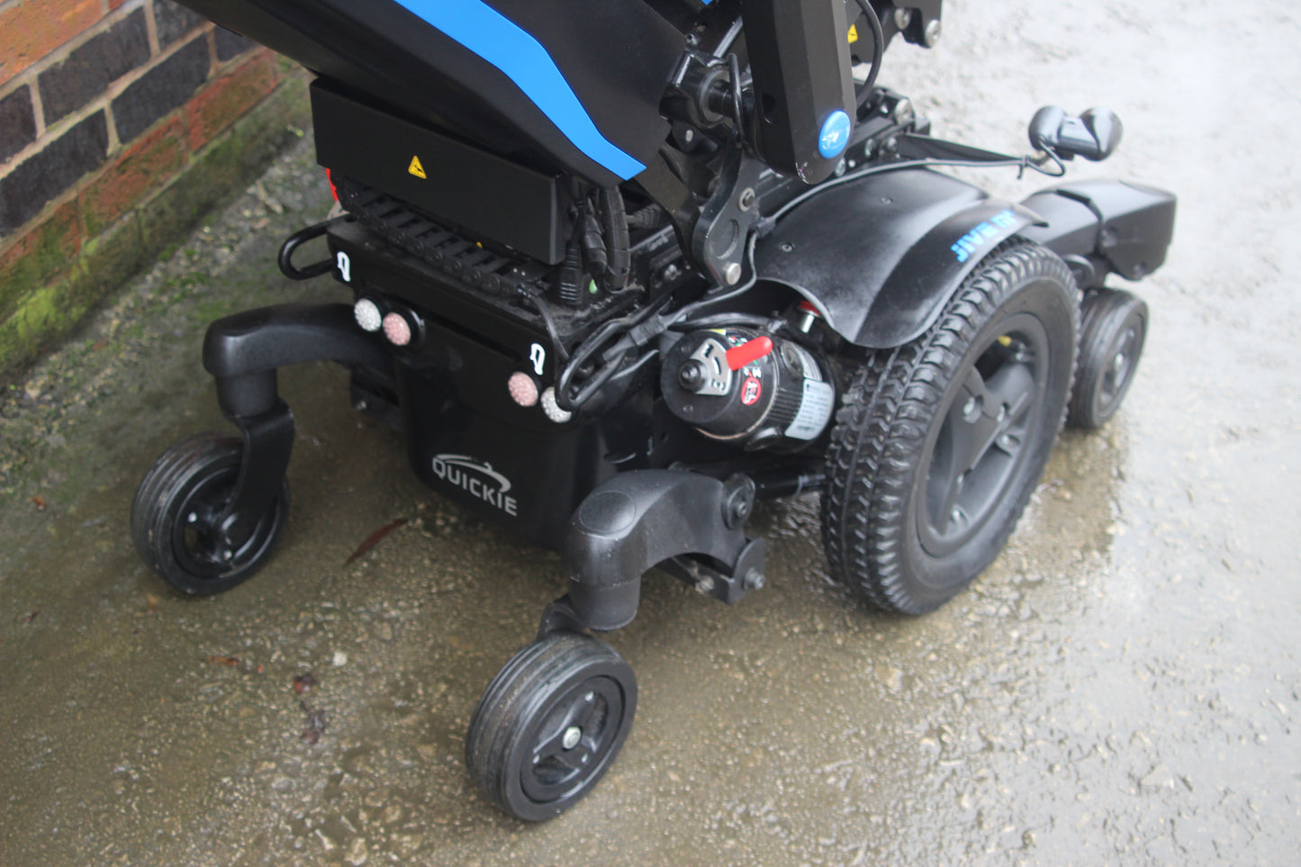 Quickie Jive M2 Sedeo Ergo Lie Down Pressure Relief Electric Wheelchair