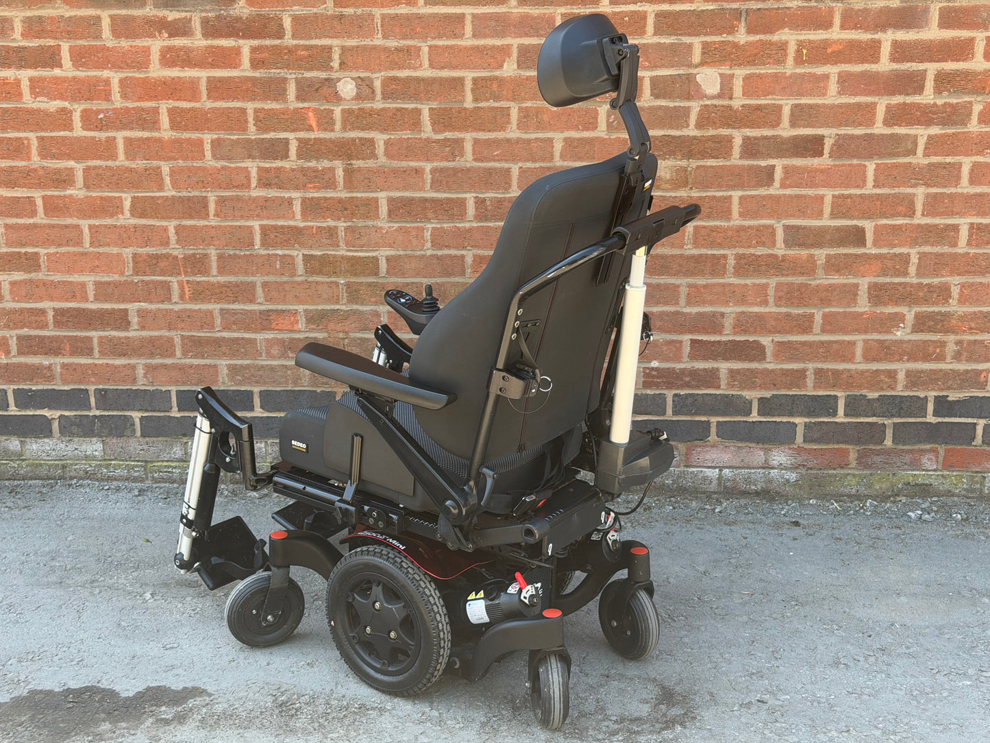 Quickie Q300M Mini Sedeo Pro Rising Tilt Electric Wheelchair Powerchair Electric Recline Legs