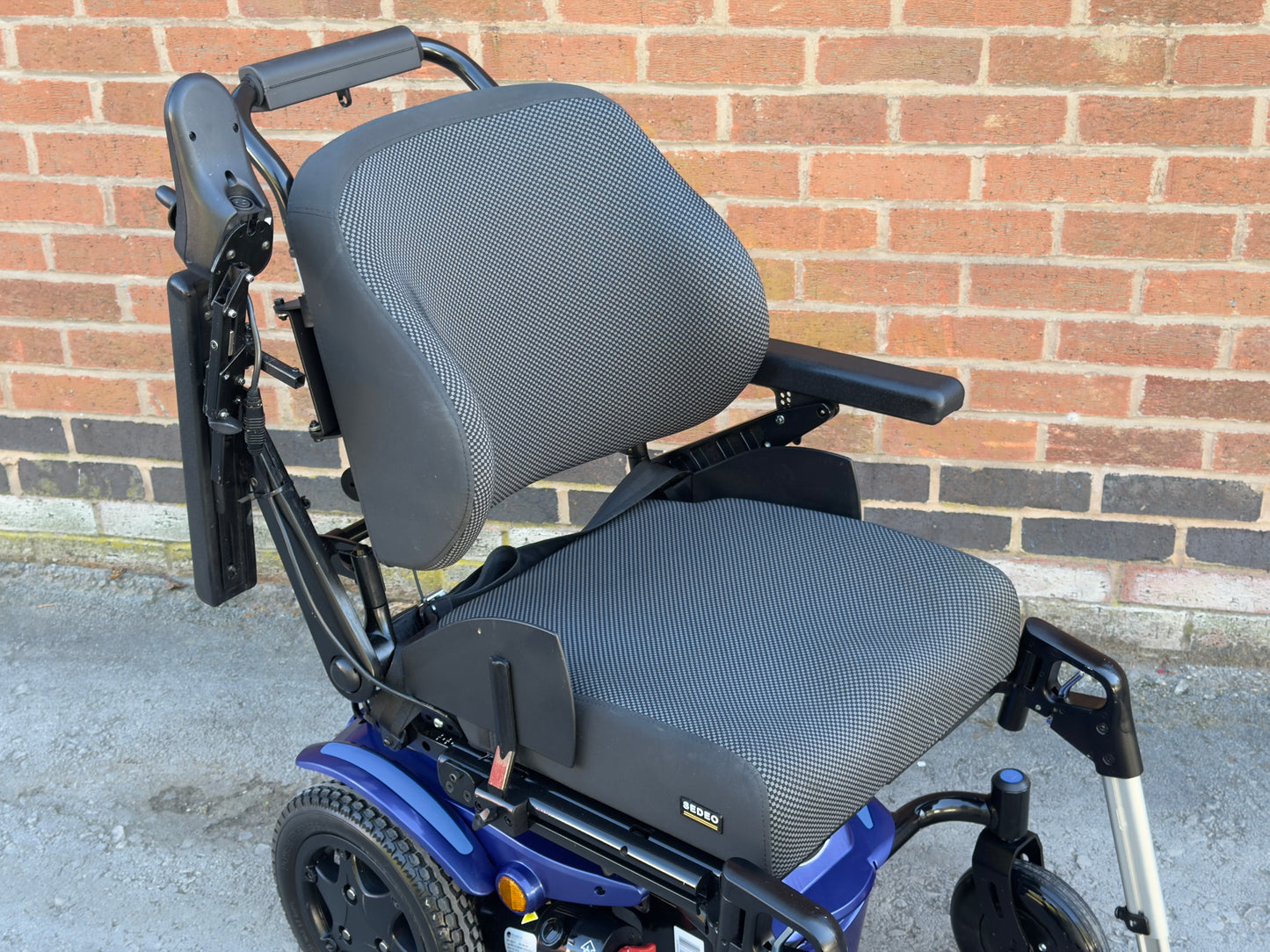Quickie Q300R Electric Wheelchair Tilt Sedeo Pro Seating Powerchair