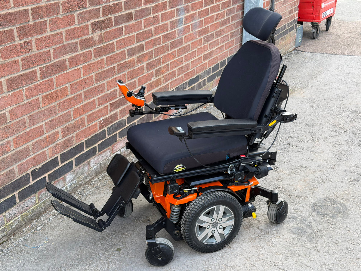 Pride Quantum Edge 2.0 I-Level Riser Recline Tilt Footplate Electric Wheelchair Powerchair