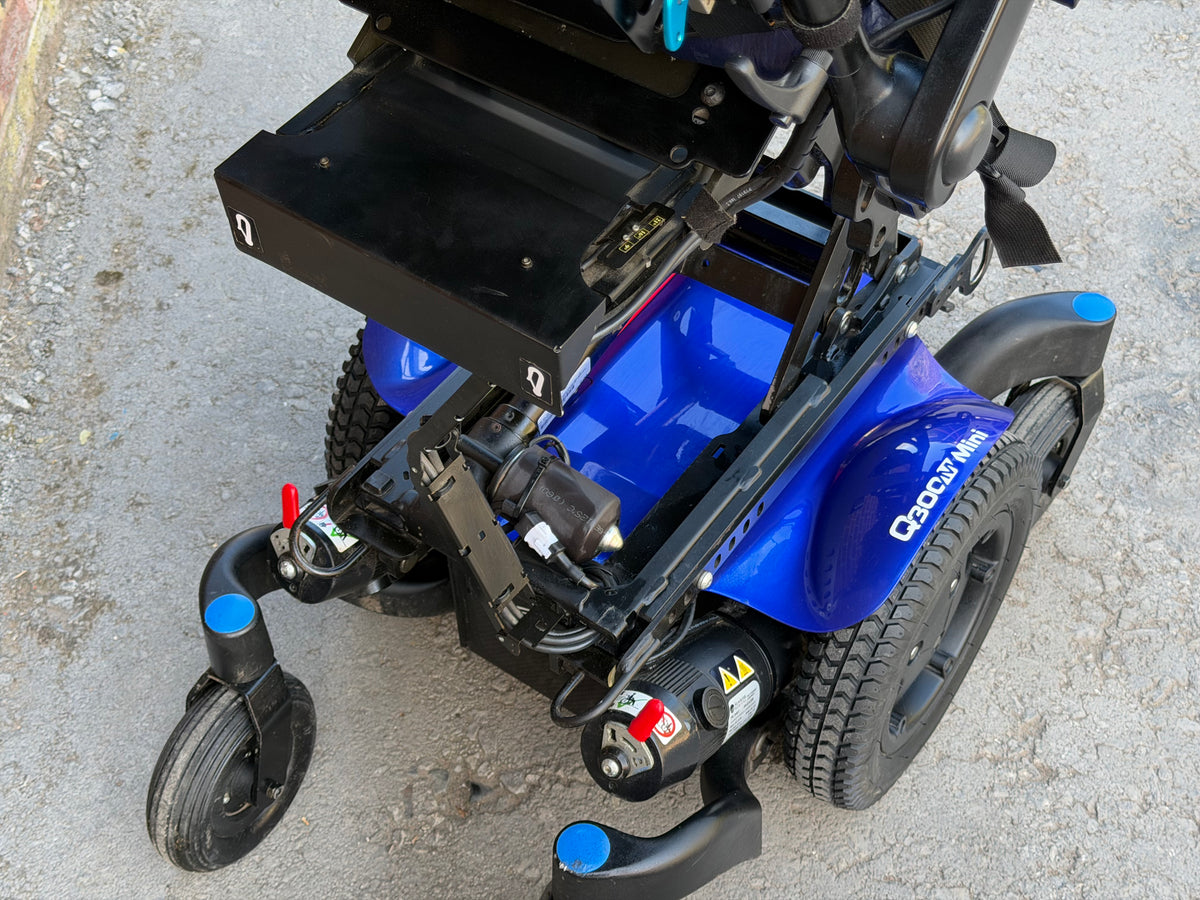 Quickie Q300M Mini Vivair Rising Tilt Electric Wheelchair Powerchair Attendant Control