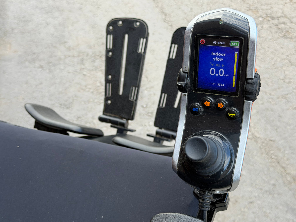 Pride Quantum Edge 2.0 I-Level Riser Recline Tilt Footplate Electric Wheelchair Powerchair