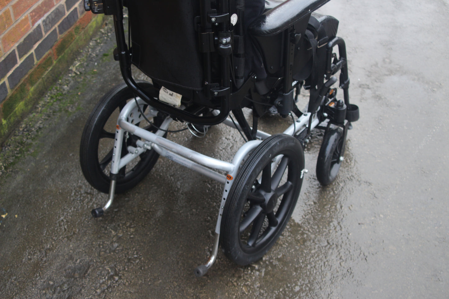 Invacare Rea Azalea Tilt In Space Wheelchair Attendant Control Wheelchair