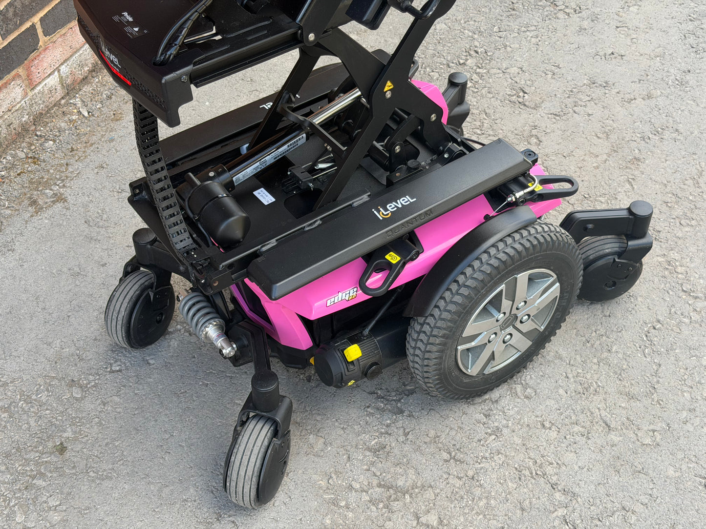 Pride Quantum Edge 2.0 I-Level Riser Recline Tilt Footplate Electric Wheelchair Powerchair