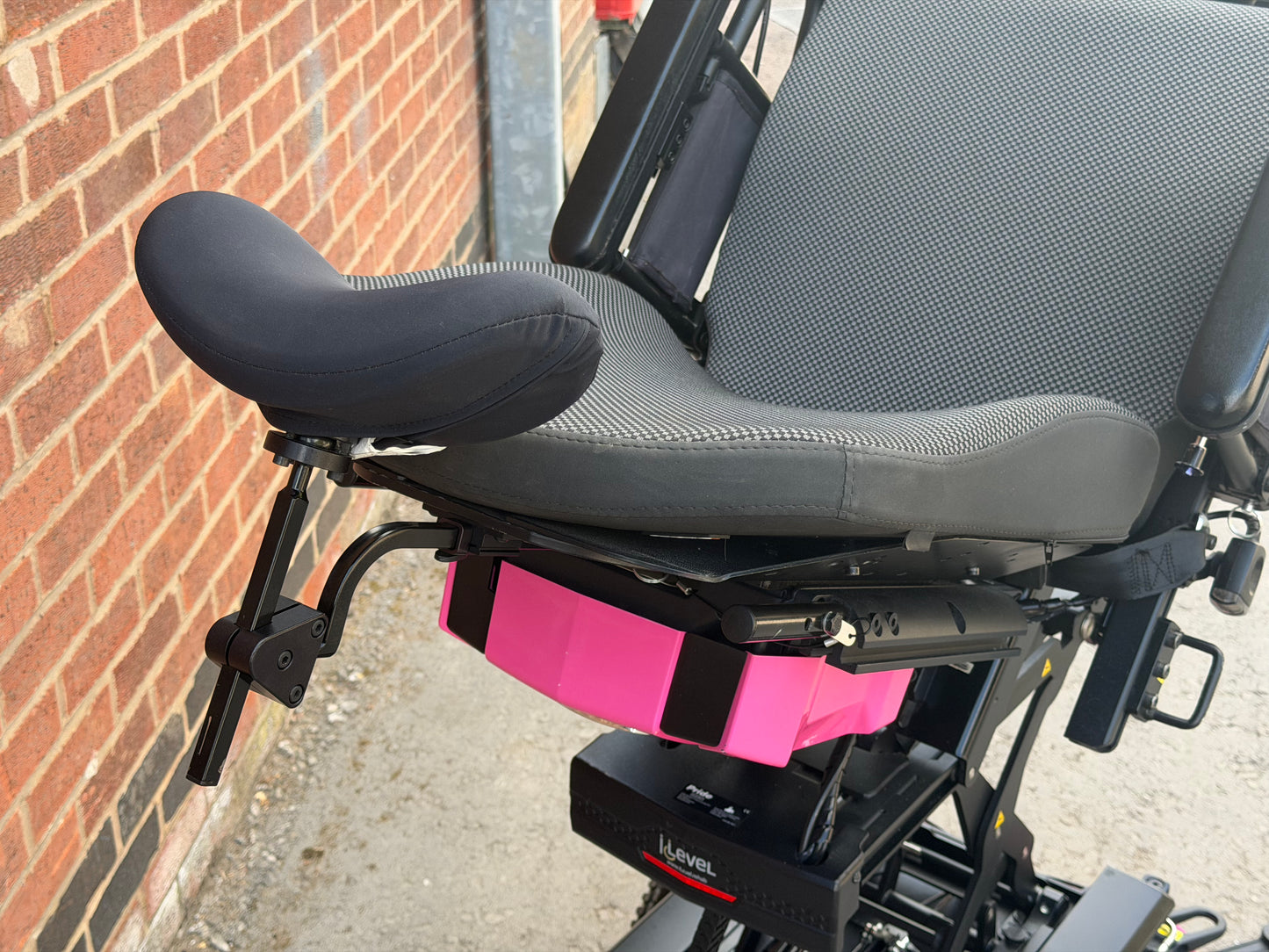 Pride Quantum Edge 2.0 I-Level Riser Recline Tilt Footplate Electric Wheelchair Powerchair