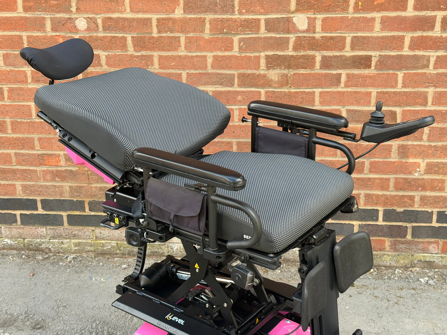 Pride Quantum Edge 2.0 I-Level Riser Recline Tilt Footplate Electric Wheelchair Powerchair