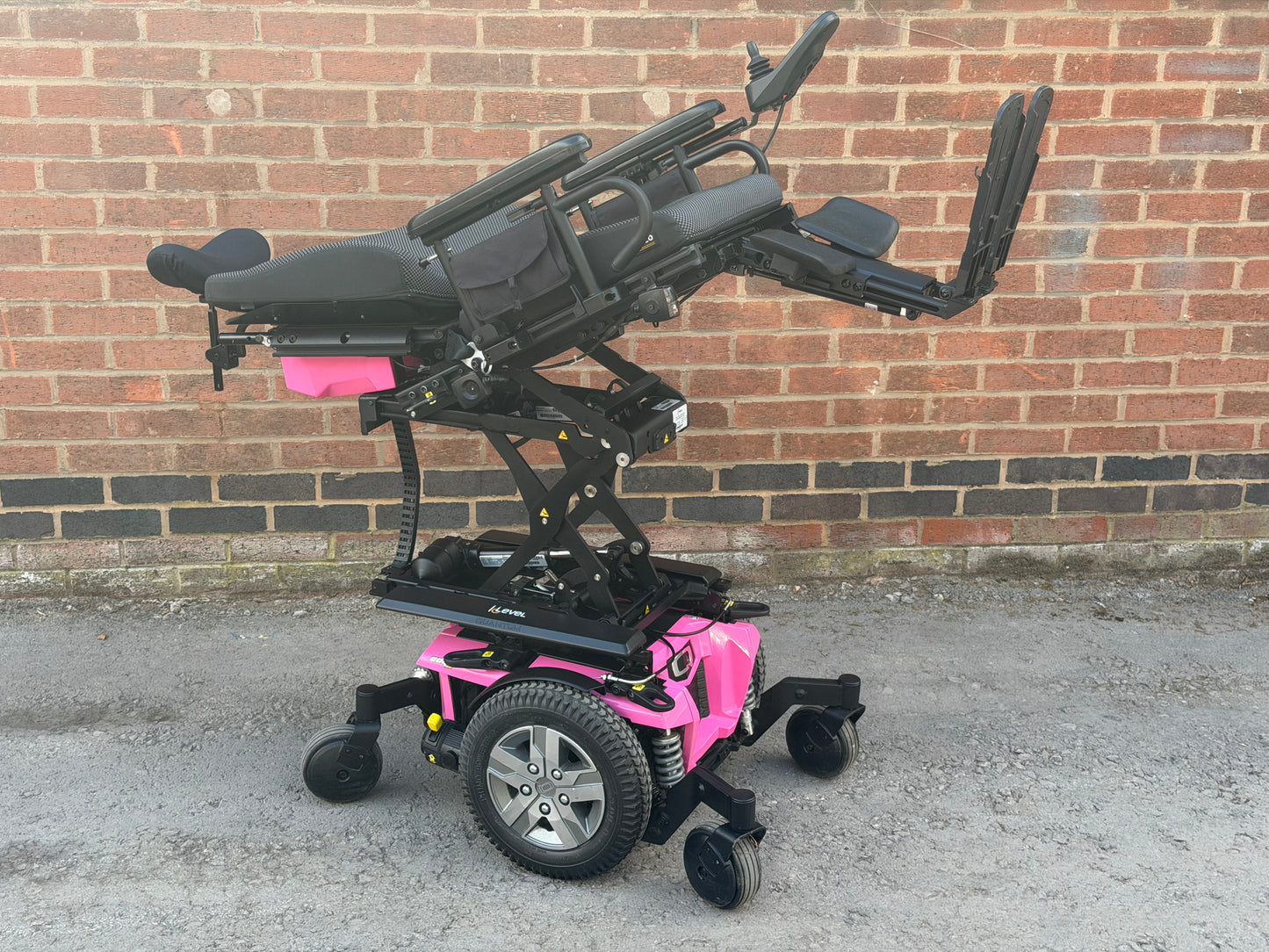Pride Quantum Edge 2.0 I-Level Riser Recline Tilt Footplate Electric Wheelchair Powerchair