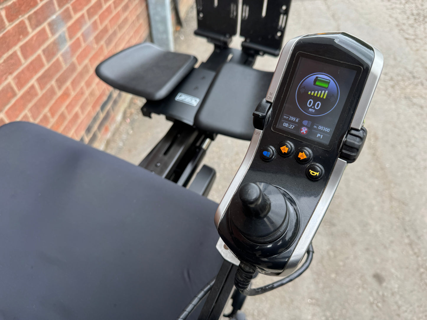 Pride Quantum Edge 2.0 Riser Recline Tilt Electric Footplate Electric Wheelchair Powerchair