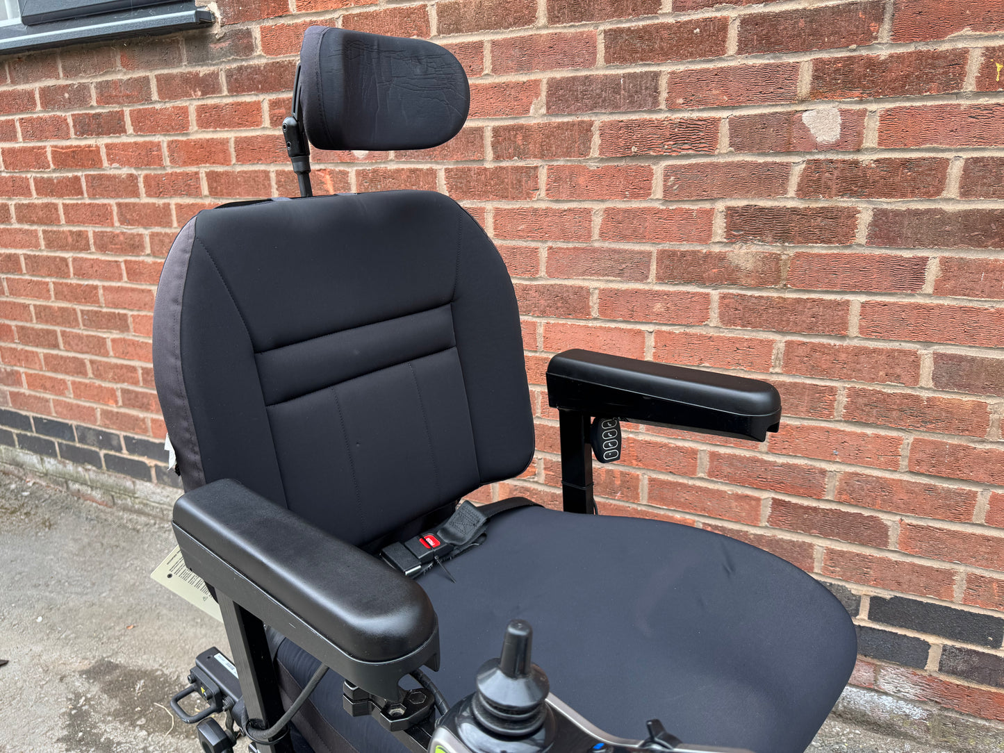 Pride Quantum Edge 2.0 Riser Recline Tilt Electric Footplate Electric Wheelchair Powerchair