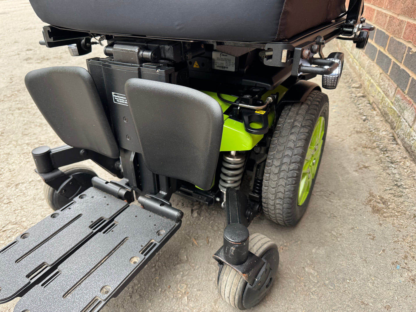 Pride Quantum Edge 2.0 Riser Recline Tilt Electric Footplate Electric Wheelchair Powerchair