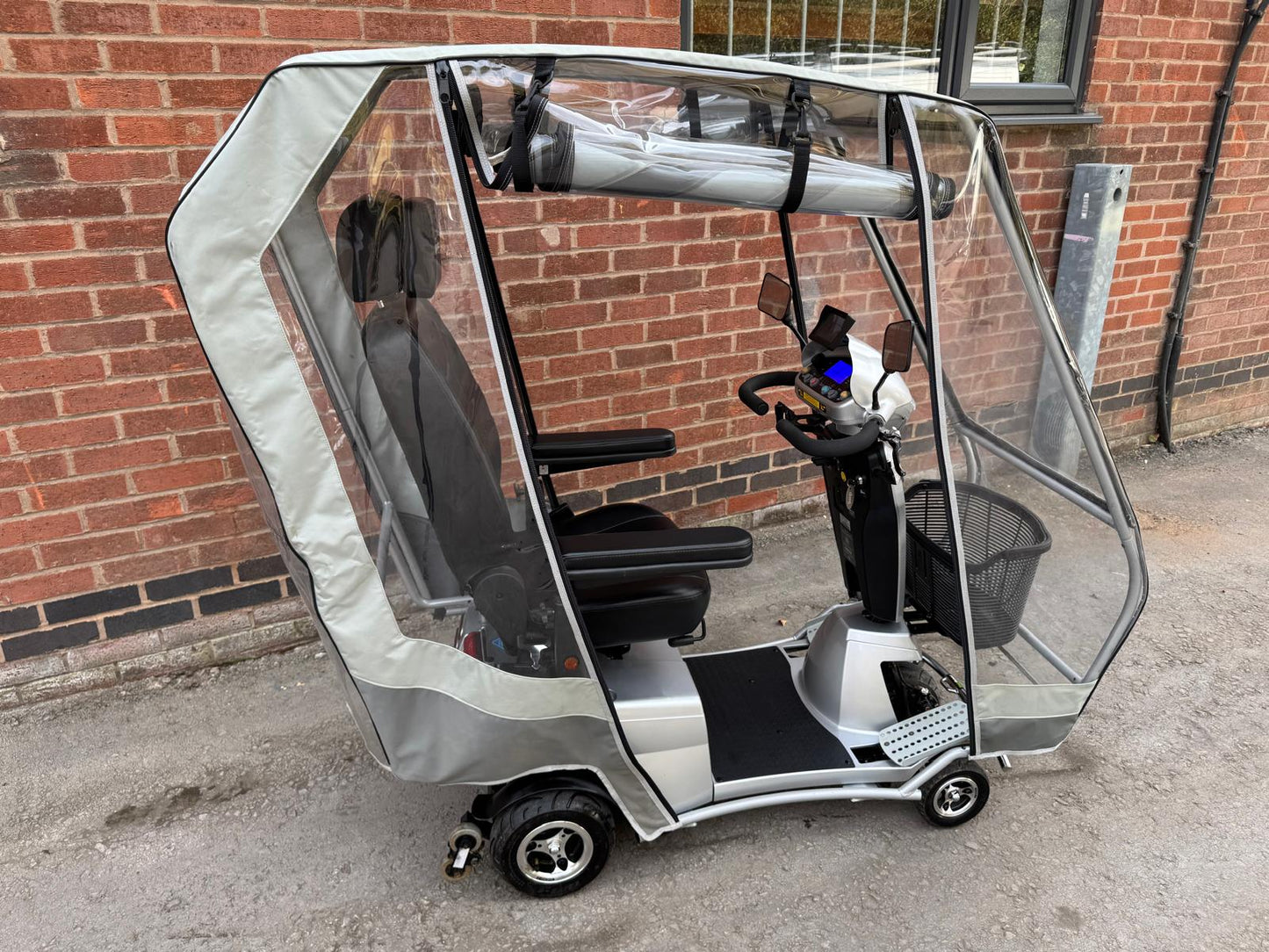 Quingo Vitess 2 Mobility Scooter Buggy 8MPH (2023) Inc Canopy Reversing Camera Good Condition