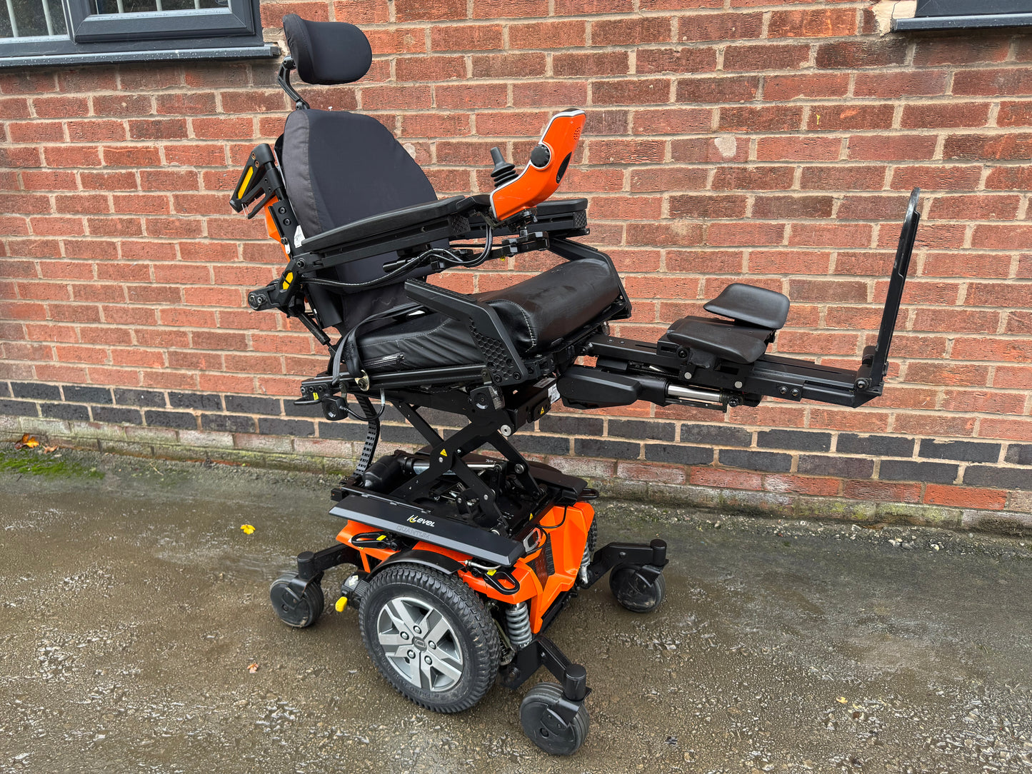 Pride Quantum Edge 2.0 Riser Recline Tilt Electric Footplate Electric Wheelchair Powerchair