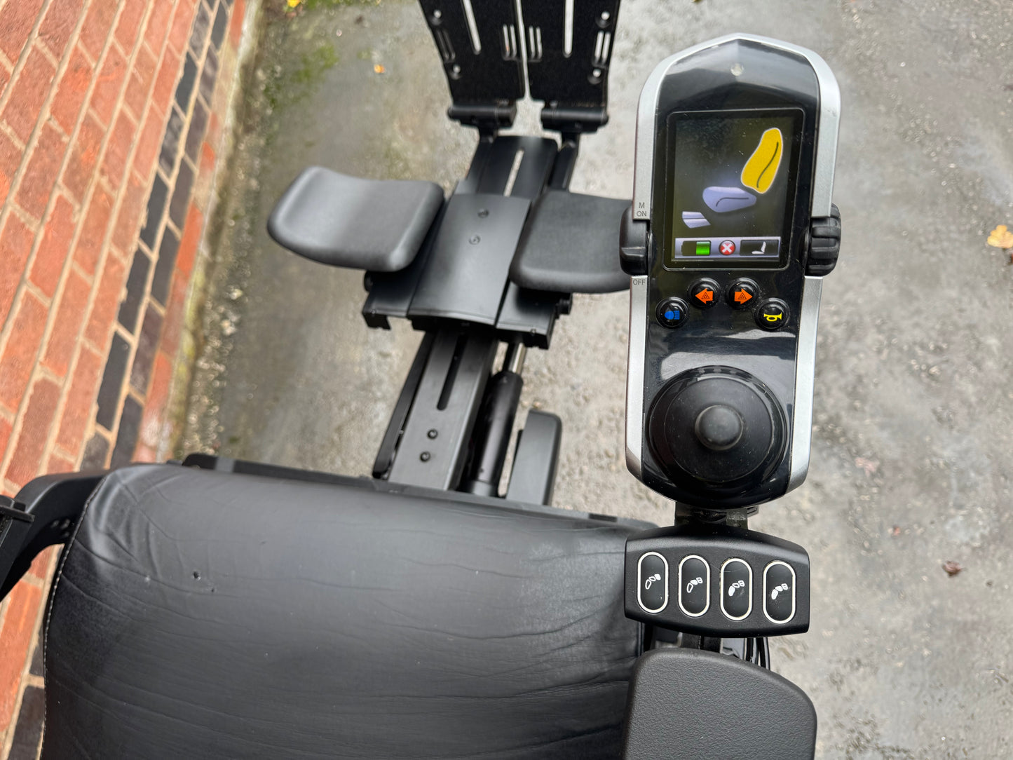 Pride Quantum Edge 2.0 Riser Recline Tilt Electric Footplate Electric Wheelchair Powerchair