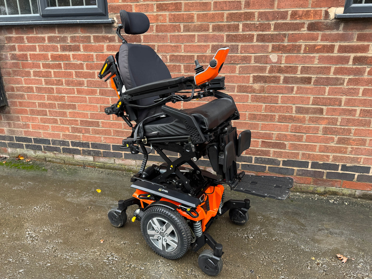 Pride Quantum Edge 2.0 Riser Recline Tilt Electric Footplate Electric Wheelchair Powerchair