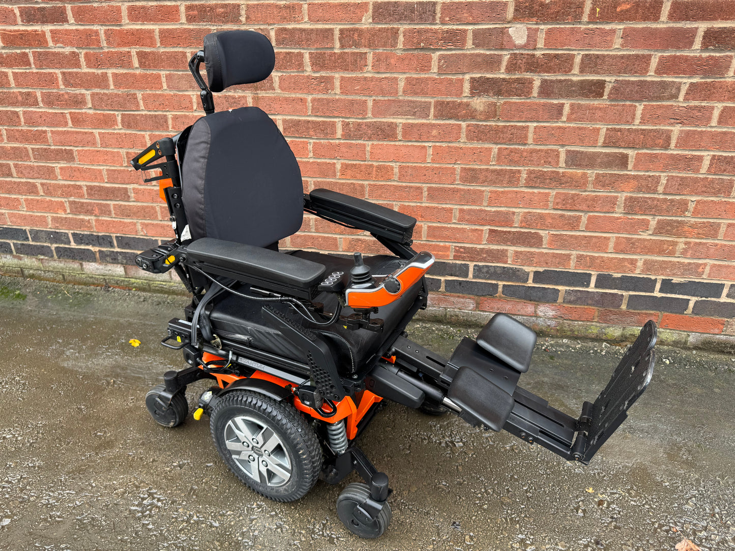 Pride Quantum Edge 2.0 Riser Recline Tilt Electric Footplate Electric Wheelchair Powerchair